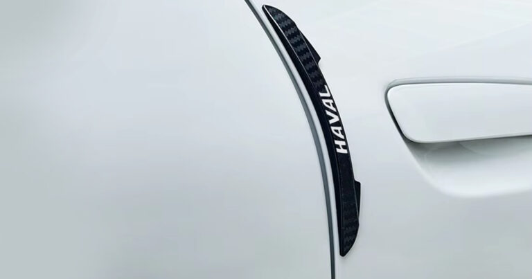 Read more about the article How to Remove Scratches from Your Car: A Complete Guide