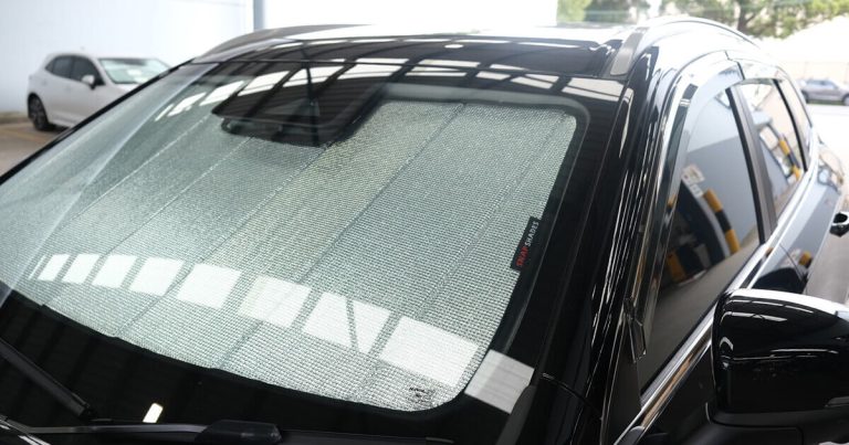 Read more about the article Cracked Windscreen? Here’s What to Do Immediately