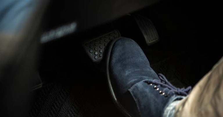 Read more about the article Why Does My Car Shake When I Brake? Causes and Fixes