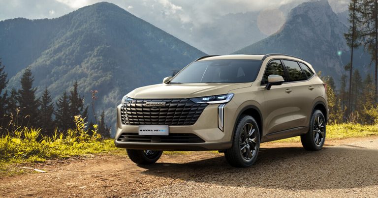 Read more about the article What Is a Hybrid Car and Why It’s Gaining Popularity in Pakistan